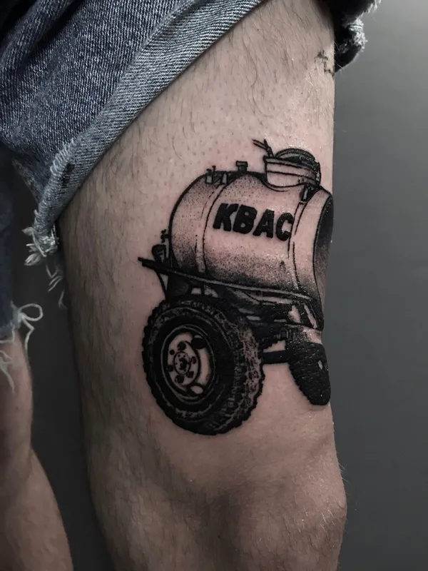 black blackwork tattoo auf thigh #41669 | Tätowierer Евгений Пилягин
