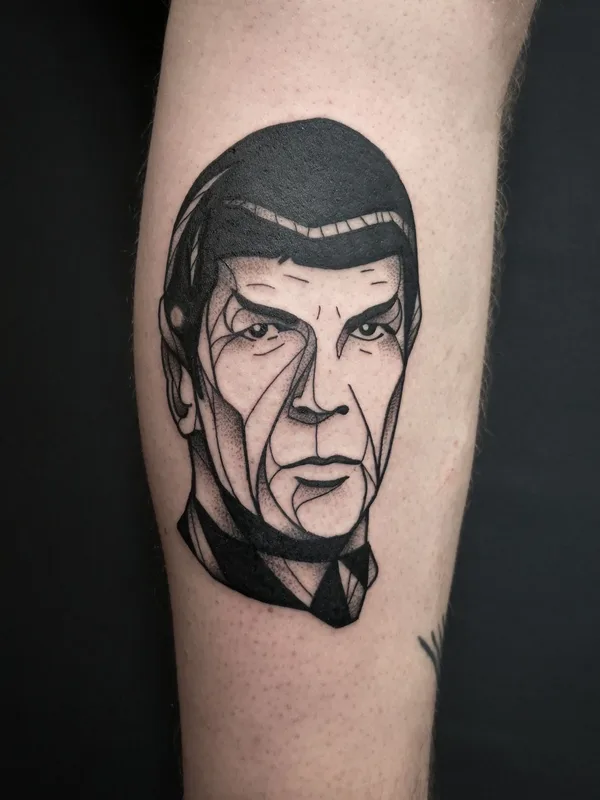 black geometric Tatuaggio su calf #41693 | Tatuatore Christian Eisenhofer
