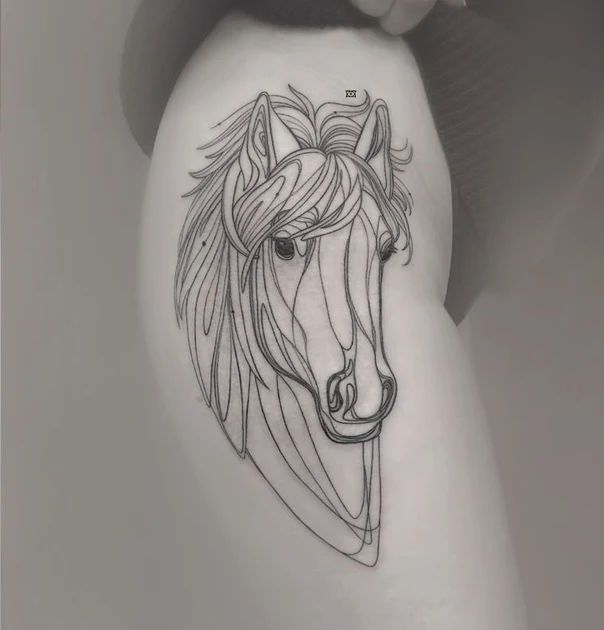 Лайнворк Horse tattoo на Бедро