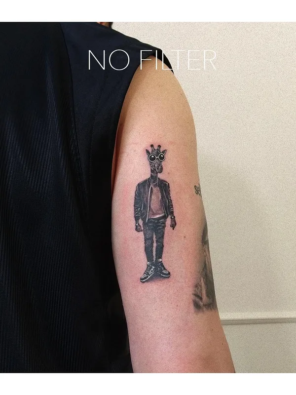 black and grey realism Tatuaggio su upper arm #56036 | Tatuatore Lorem Tattoo