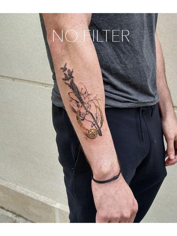 male black and grey sketch Tatuaggio su forearm #56041 | Tatuatore Lorem Tattoo