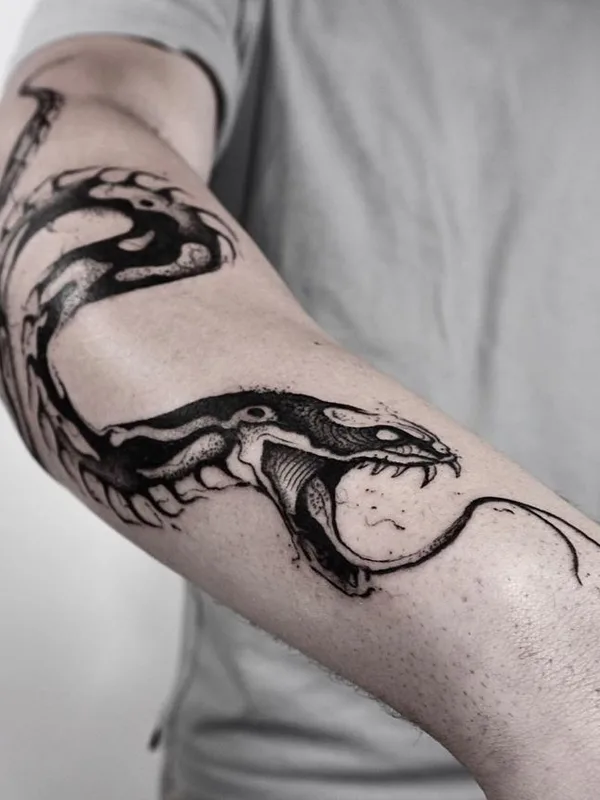 black blackwork Tatuaggio su forearm #56091 | Tatuatore Kuba Szypulski