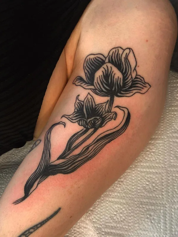 black blackwork tattoo auf forearm #56280 | Tätowierer Mackenzie