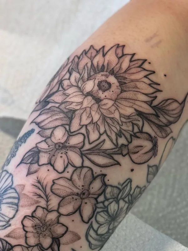 black and grey botanic tattoo auf forearm #56300 | Tätowierer Lisa Rosenfeld