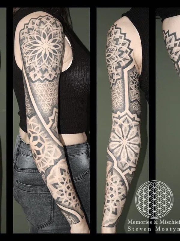 female black and grey geometric 타투 부위 full sleeve #56431 | 타투이스트 Mister Mostyn