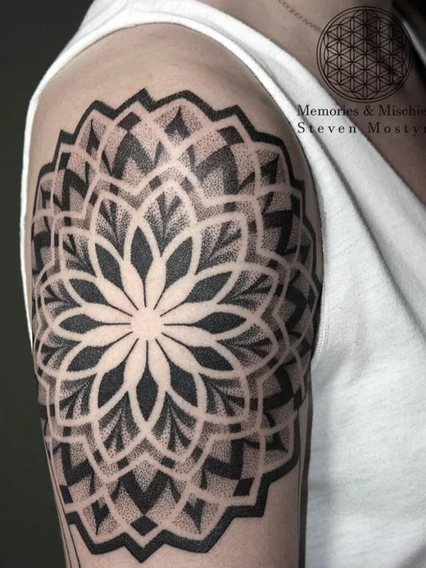 black and grey mandala 타투 부위 shoulder #56423 | 타투이스트 Mister Mostyn