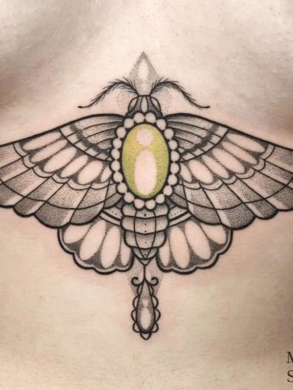 female black and grey blackwork 타투 부위 sternum #56421 | 타투이스트 Mister Mostyn