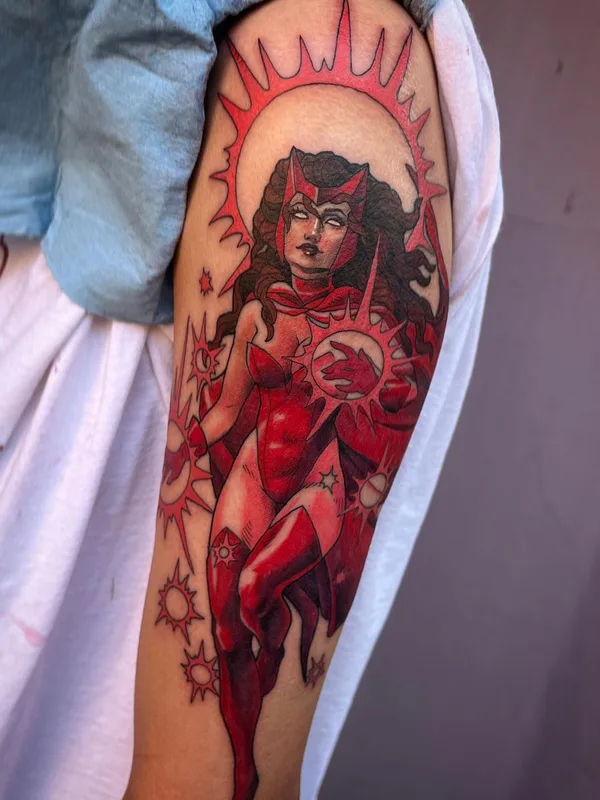 female color illustrative tatuaje en outer arm #56536 | Tatuador Betsy Ebsen