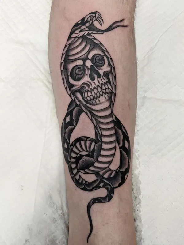 black and grey black and grey Tatuaggio su calf #56641 | Tatuatore Mike Baker
