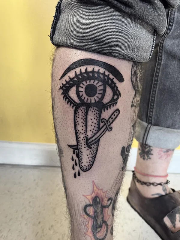 black blackwork tatuaje en calf #56681 | Tatuador Pauly Lingerfelt