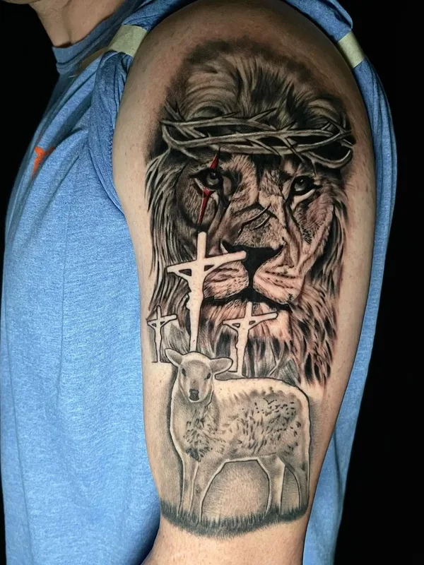 black and grey realism tatouage sur upper arm #56731 | Artiste tatoueur Jacob DeNoyer