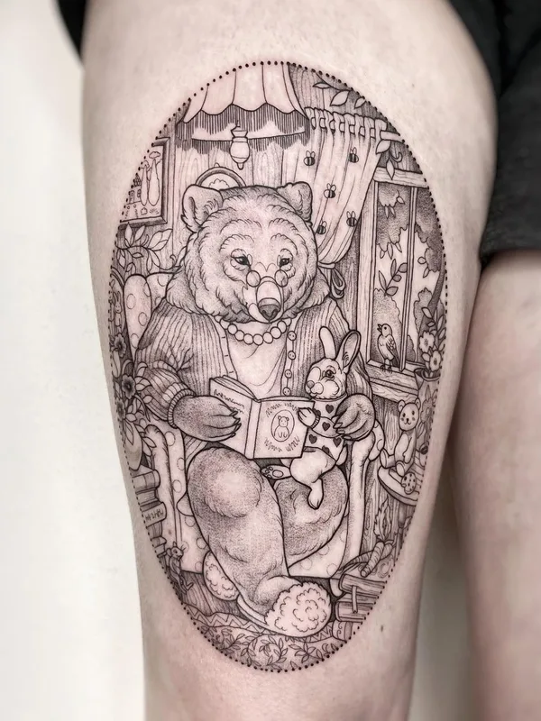 black and grey illustrative tattoo auf thigh #56783 | Tätowierer Maret Brotkrumen