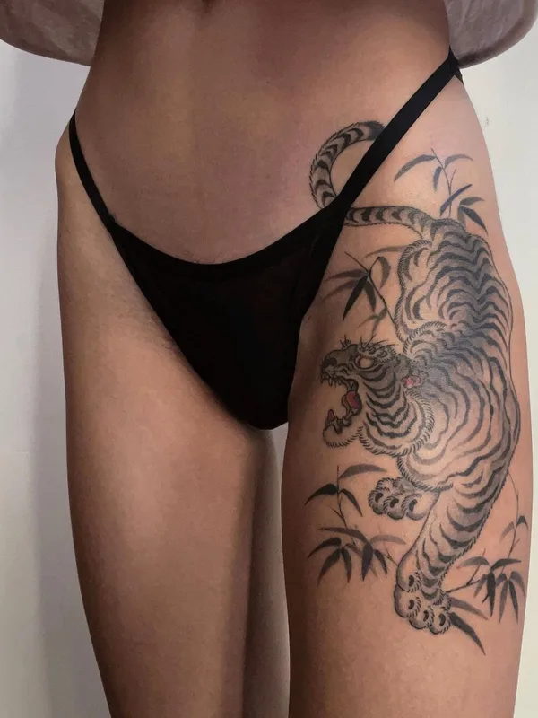 female black and grey japanese tattoo on thigh #56839 | Tattoo Artist Horimaroo