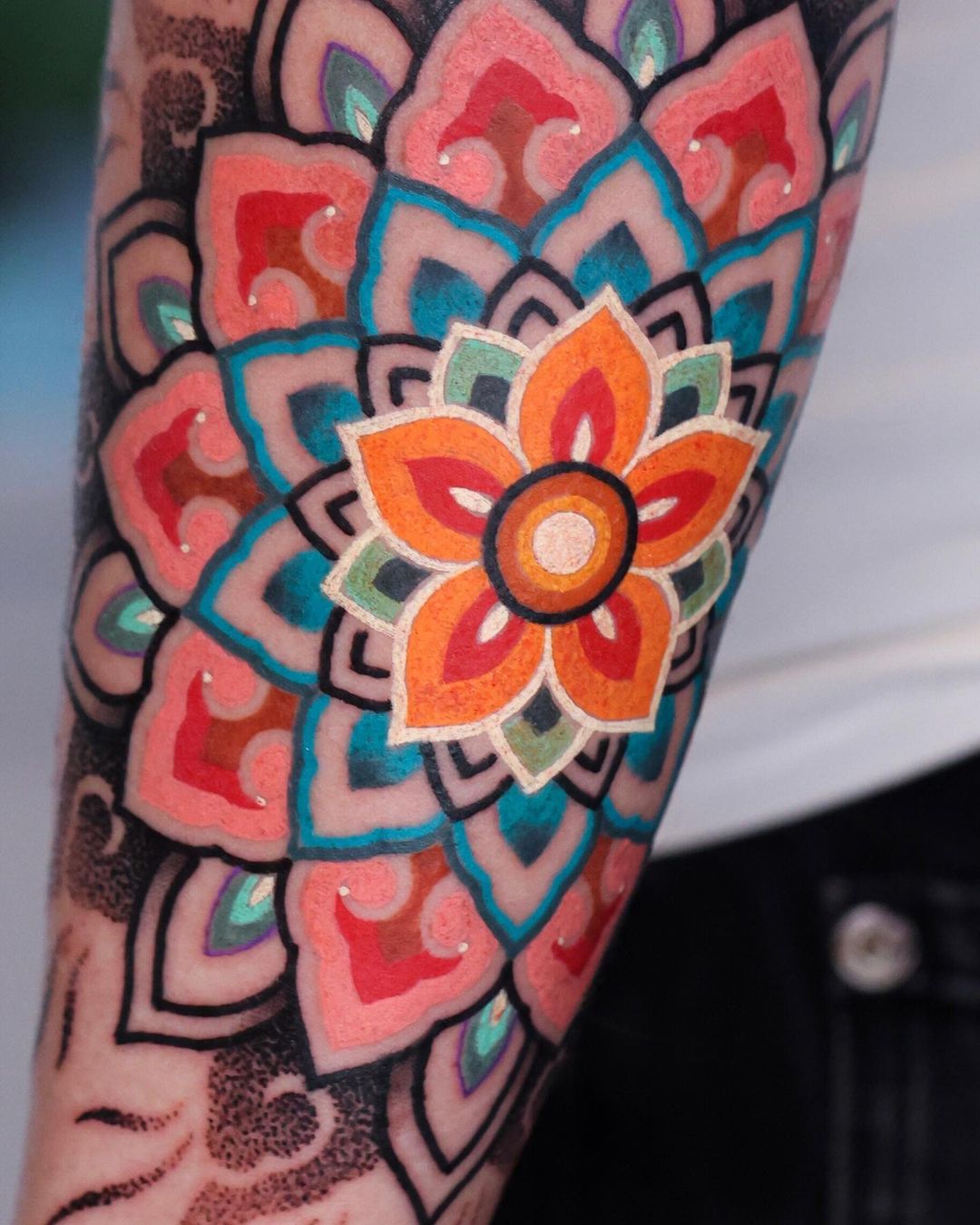 Mandala Knee Tattoo - Ryan Clarke at District Tattoo Company (DC) : r/ tattoos