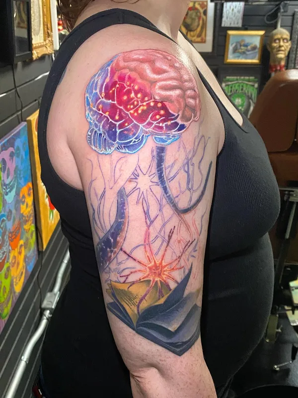 female color illustrative Tatuaggio su upper arm #57070 | Tatuatore Sean Gilbert