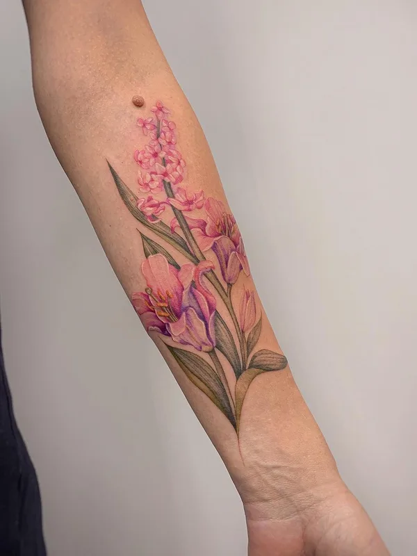 female color botanic tatuaje en forearm #57095 | Tatuador Olga Kotova