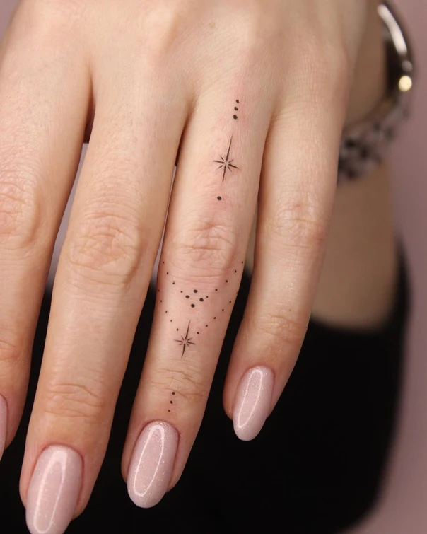 Файнлайн Stars tattoo на Палец (рука)