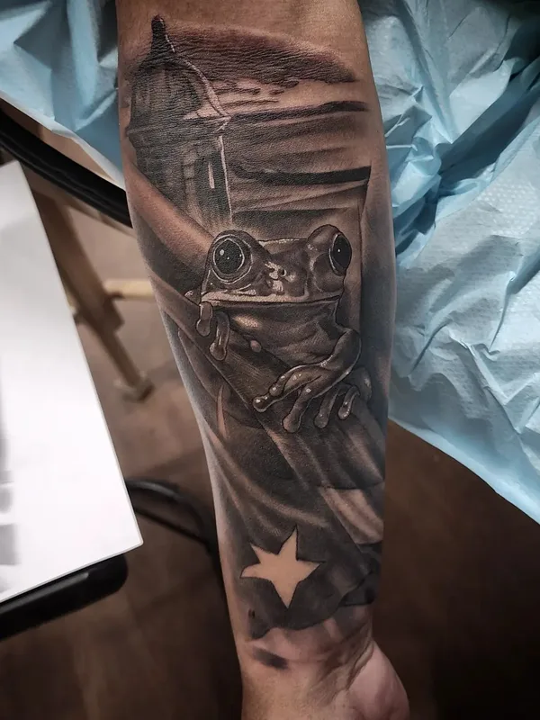 black and grey realism tatuaje en forearm #57274 | Tatuador Danny Bayron