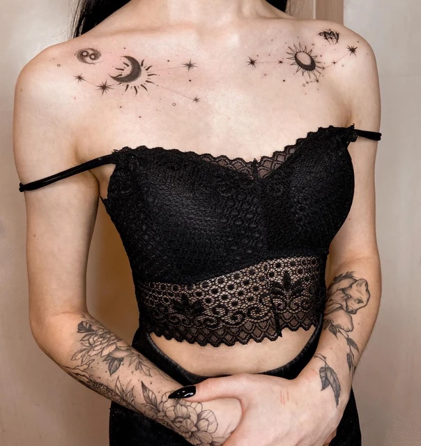 Лайнворк Celestial, Floral tattoo на Collarbone