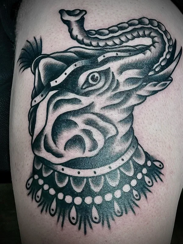 black and grey blackwork татуировка на thigh #57514 | Тату мастер Lazlow