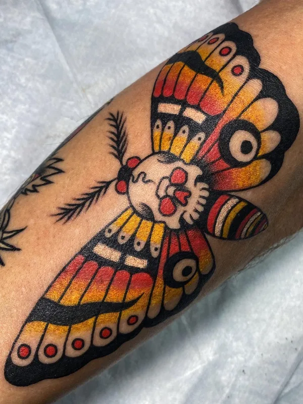color traditional tatuaje en forearm #57538 | Tatuador Amber Elise