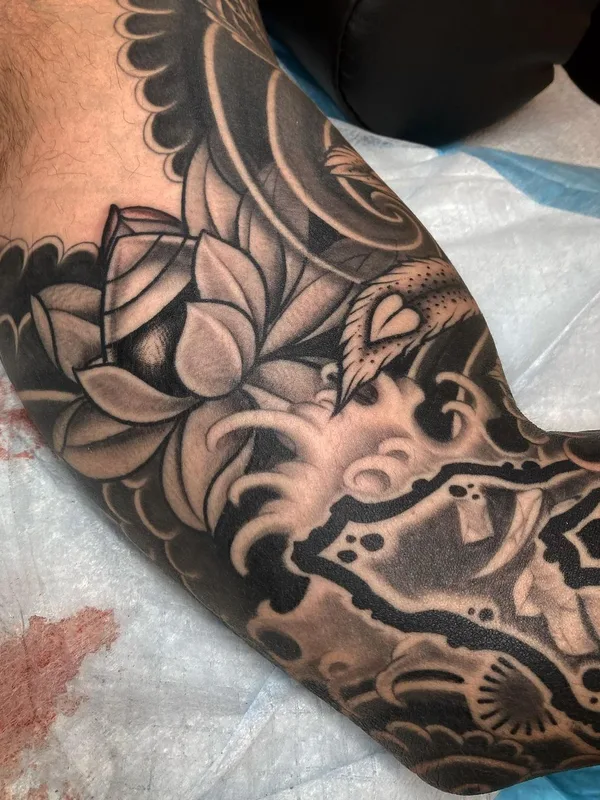 black and grey blackwork tatuaje en forearm #57566 | Tatuador Christian Elias