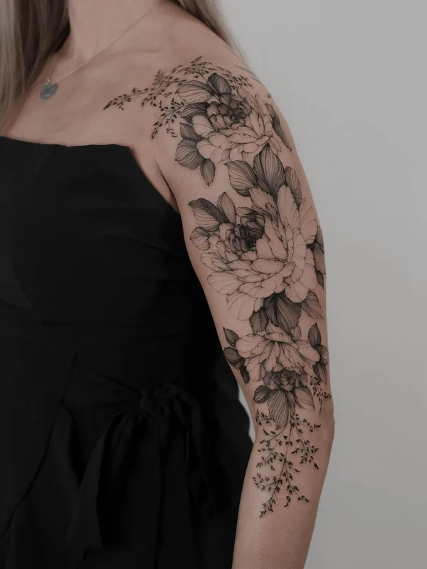 female black and grey fineline tatuaje en full sleeve #57572 | Tatuador Mr Marek