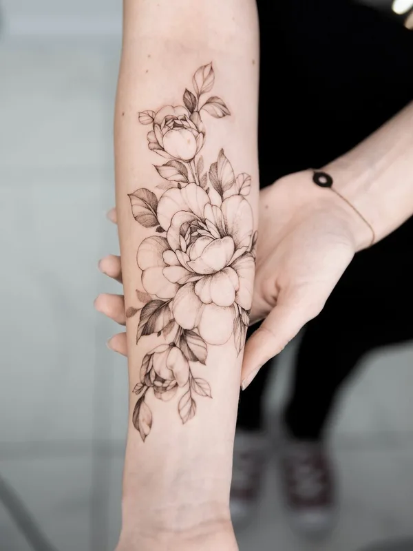 female black botanic 纹身 在 forearm #57695 | 纹身师 Yarina Tereshchenko