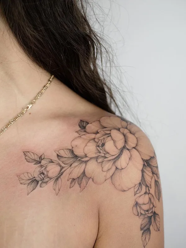 female black botanic 纹身 在 collarbone #57690 | 纹身师 Yarina Tereshchenko