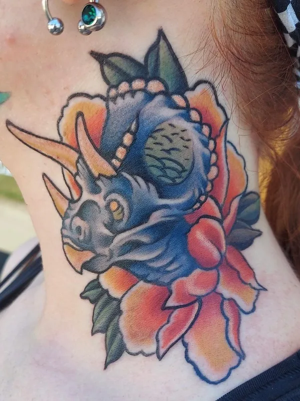 female color neo traditional tatuaje en neck #57708 | Tatuador Paul Anderson