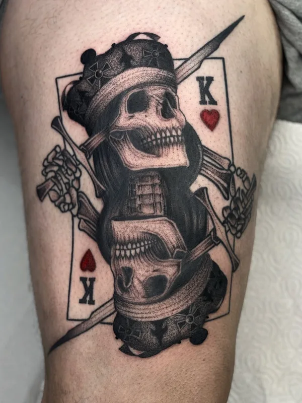 black and grey black and grey tatuaje en thigh #57825 | Tatuador Suttoos