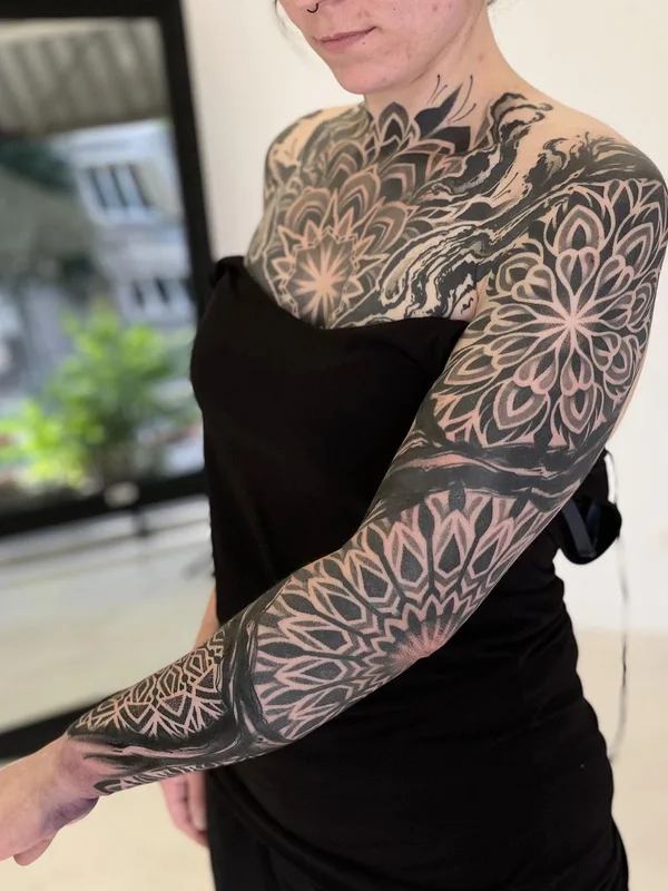 female black blackwork tatuaje en full sleeve #57824 | Tatuador Suttoos