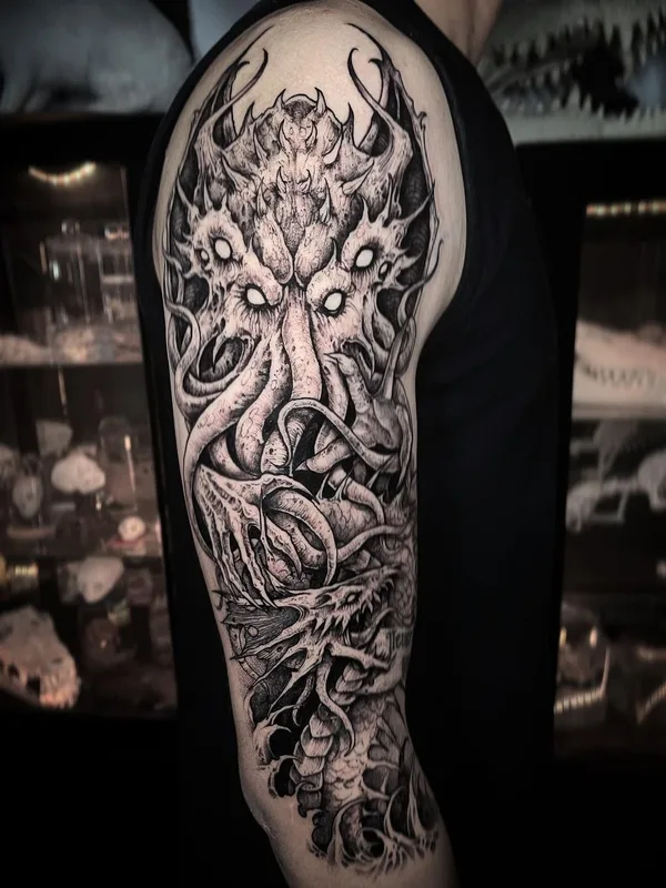 black and grey blackwork 纹身 在 full sleeve #57836 | 纹身师 Trockz
