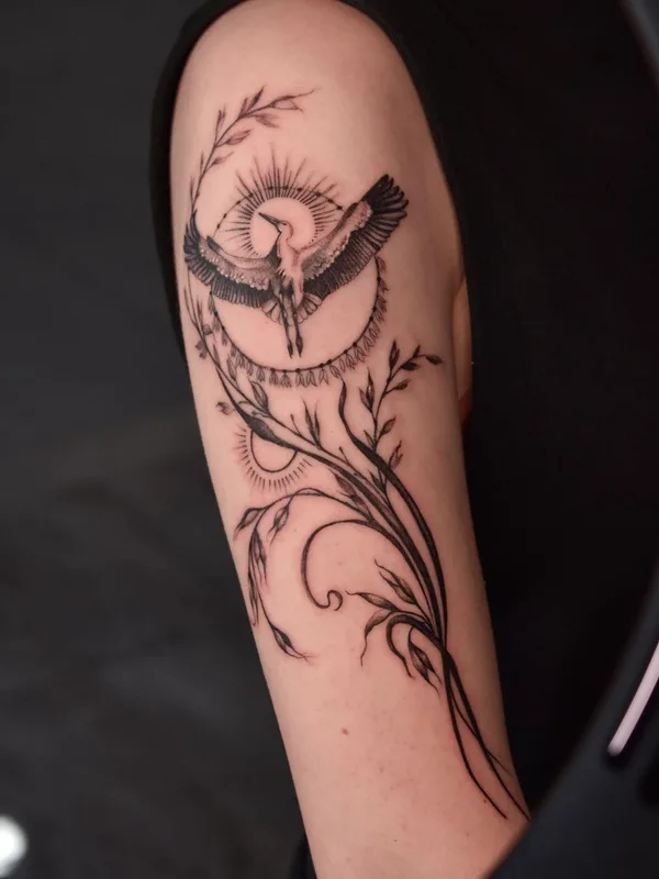 black and grey blackwork tatuaje en upper arm #57973 | Tatuador Victoryaa Tattoo