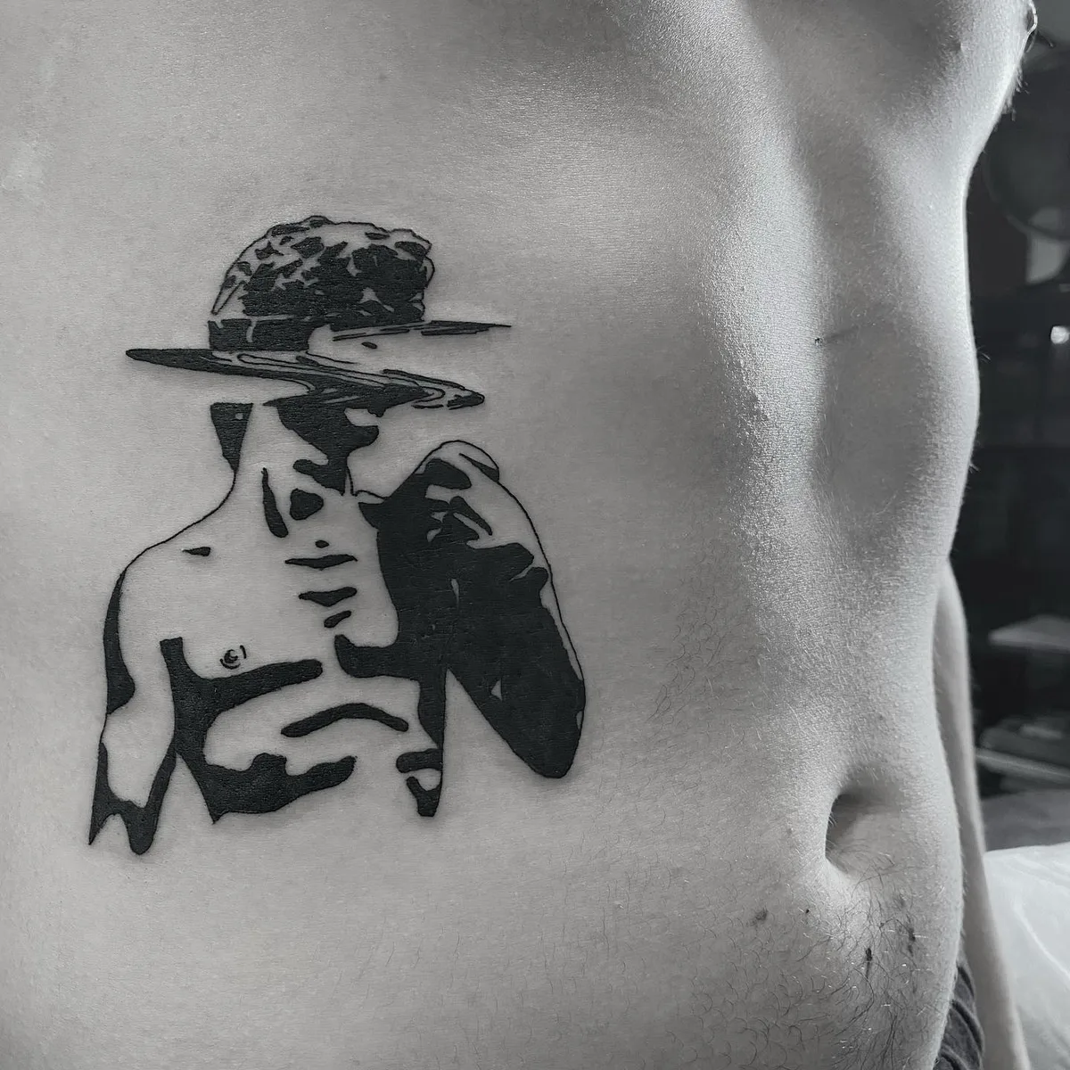 Artista de tattoo Levi Cherry