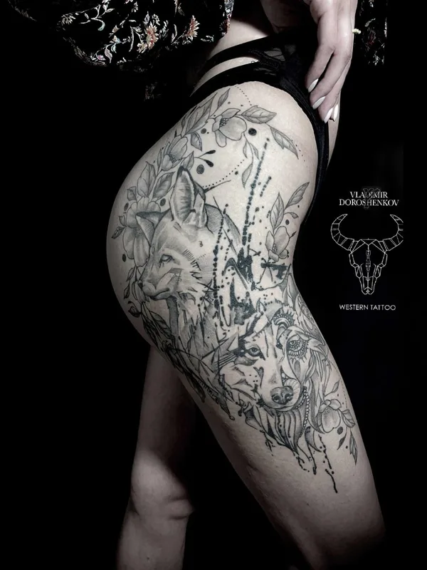 female black and grey blackwork tatouage sur thigh #72501 | Artiste tatoueur Владимир Дорошенков