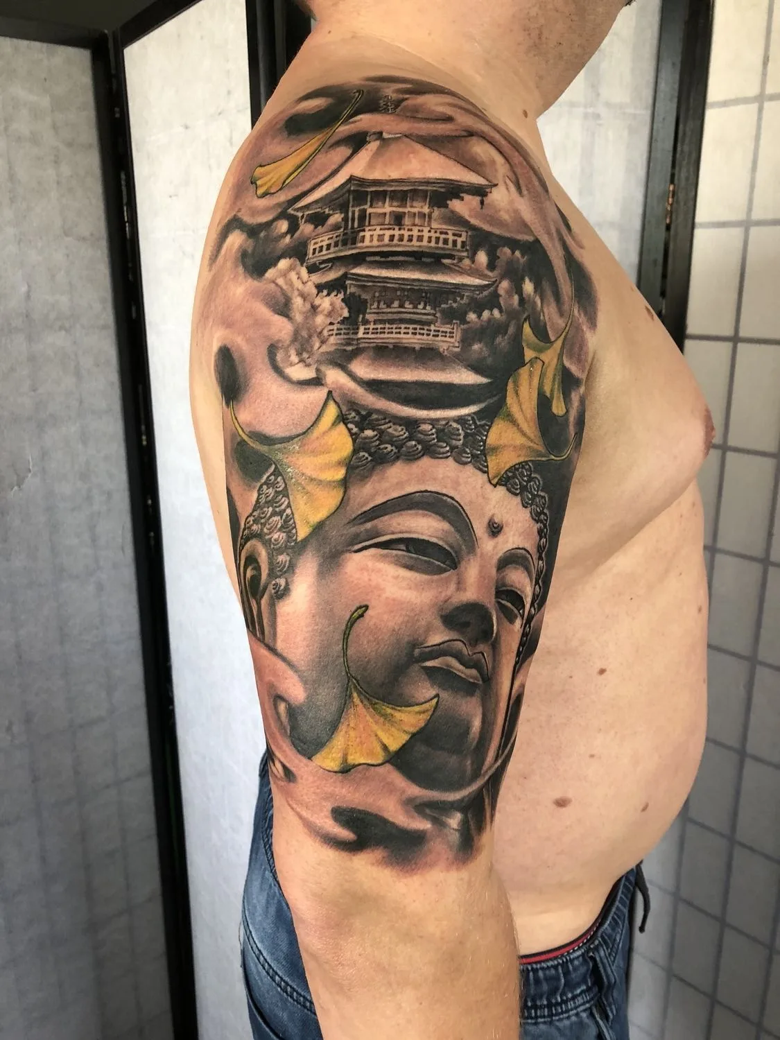 Artista dei tatuaggi Tala