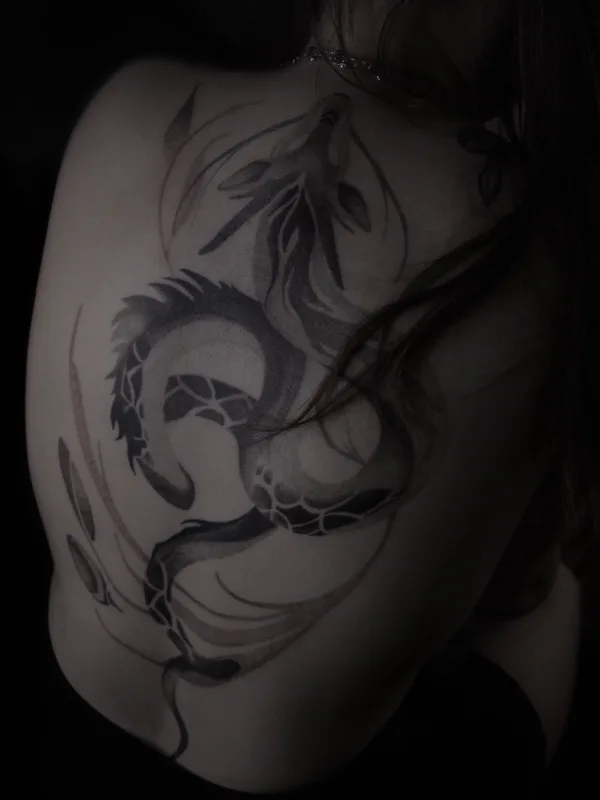 female black and grey watercolor татуировка на upper back #72517 | Тату мастер baaad.ink