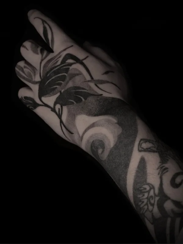 black blackwork татуировка на hand #72526 | Тату мастер baaad.ink