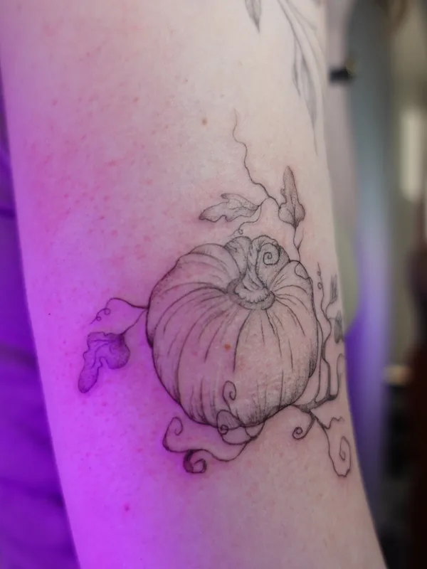 black linework 타투 부위 upper arm #72549 | 타투이스트 Sasha Hemelaer