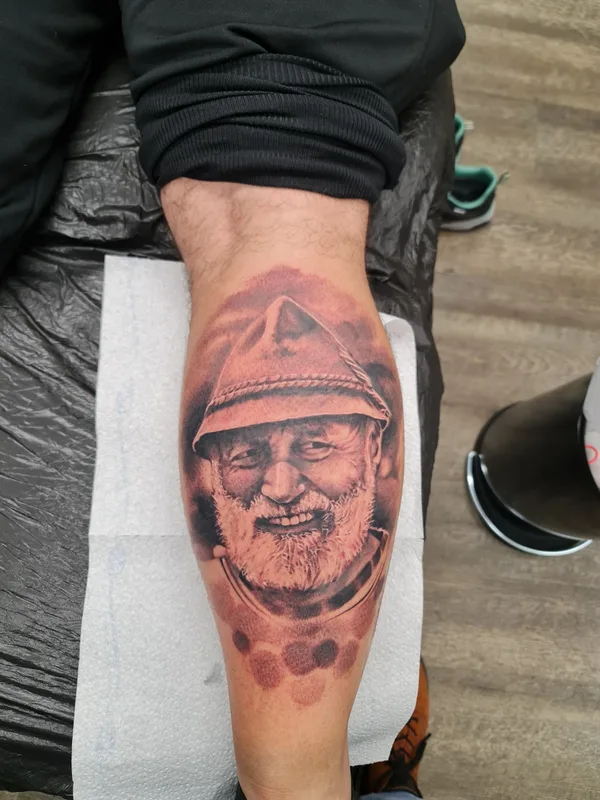 black and grey realism tattoo auf calf #72683 | Tätowierer Mariya Yolova