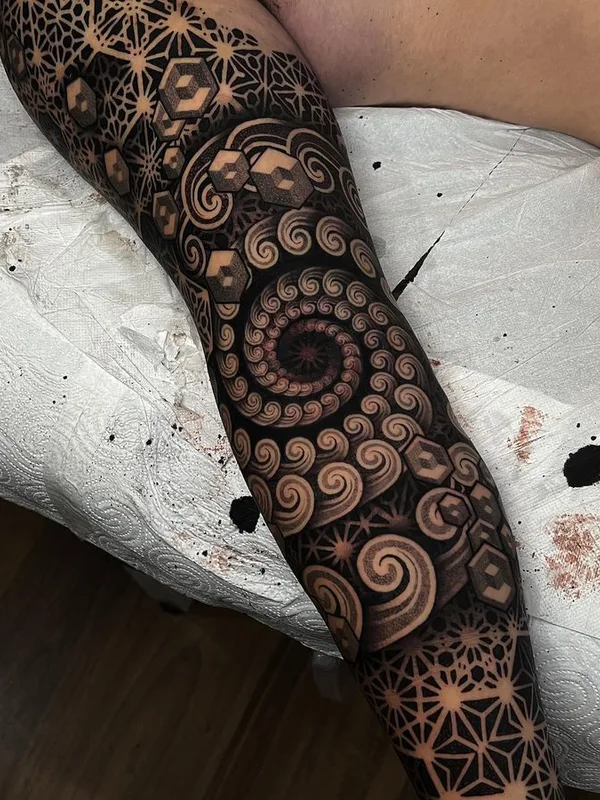 black and grey geometric 纹身 在 calf #72719 | 纹身师 Eric Stricker