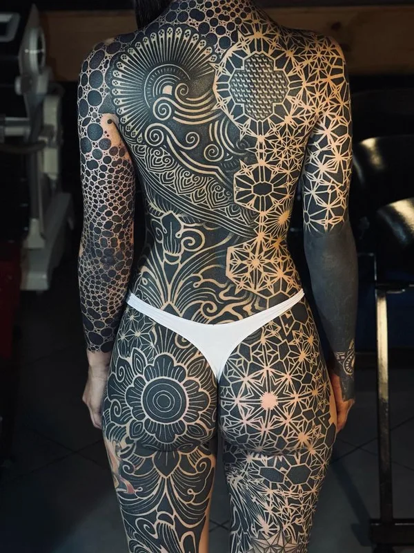 female black blackwork 纹身 在 full body #72721 | 纹身师 Eric Stricker