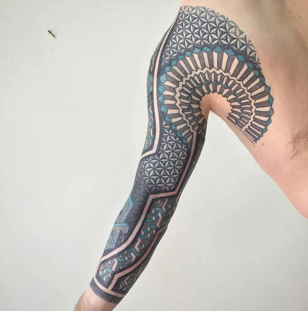 Tatuagem mestre Inga Hannarr preto e branco dotwork blackwork tatuagem sagrada | Artista de tatuagem Inga Hannarr black dotwork blackwork tatuagem sagrada