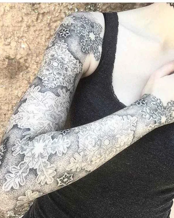 female black and grey dotwork Tatuagem em full sleeve #11946 | Tatuador Inga Hannarr