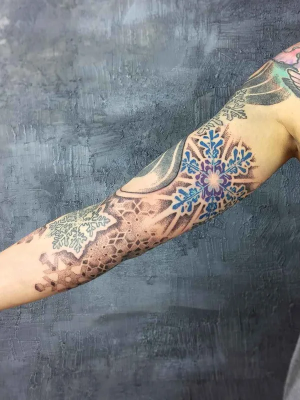 color dotwork Tatuagem em forearm #11947 | Tatuador Inga Hannarr