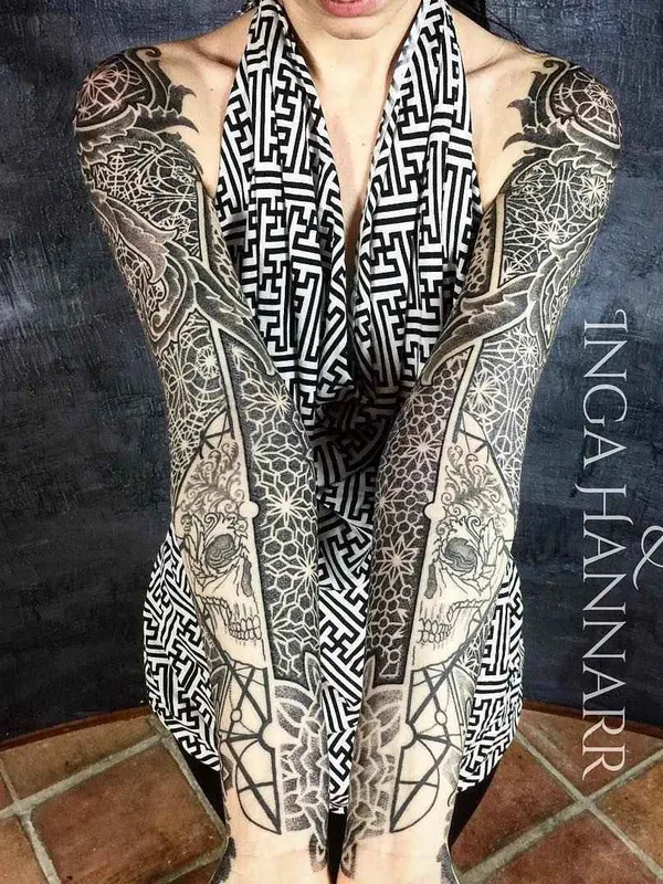 black and grey blackwork Tatuagem em full sleeve #11949 | Tatuador Inga Hannarr