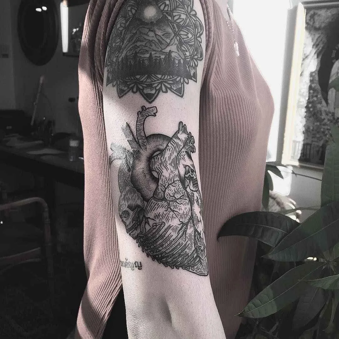 Tatuador Olivier Casault tatuagem preto e branco dotwork linework tattoo | Artista de tatuagem Olivier Casault black dotwork blackwork linework tattoo
