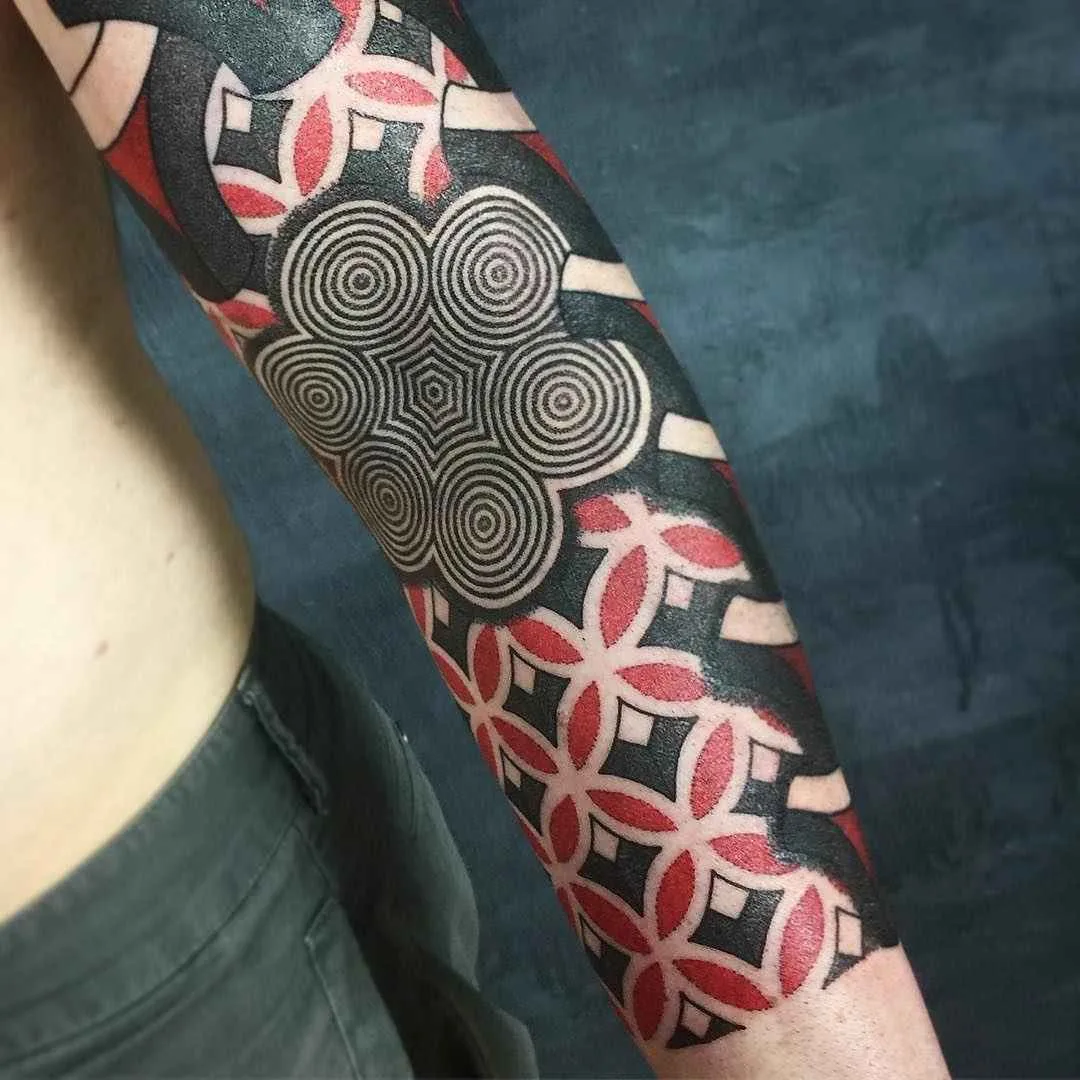 Tatuagem mestre Inga Hannarr preto e branco dotwork blackwork tatuagem sagrada | Artista de tatuagem Inga Hannarr black dotwork blackwork tatuagem sagrada
