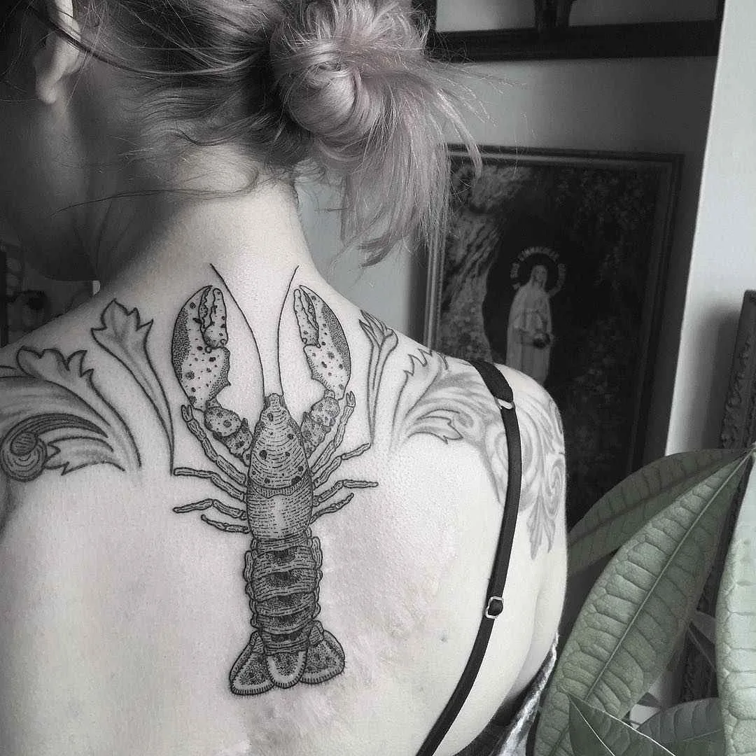 Tatuador Olivier Casault tatuagem preto e branco dotwork linework tattoo | Artista de tatuagem Olivier Casault black dotwork blackwork linework tattoo
